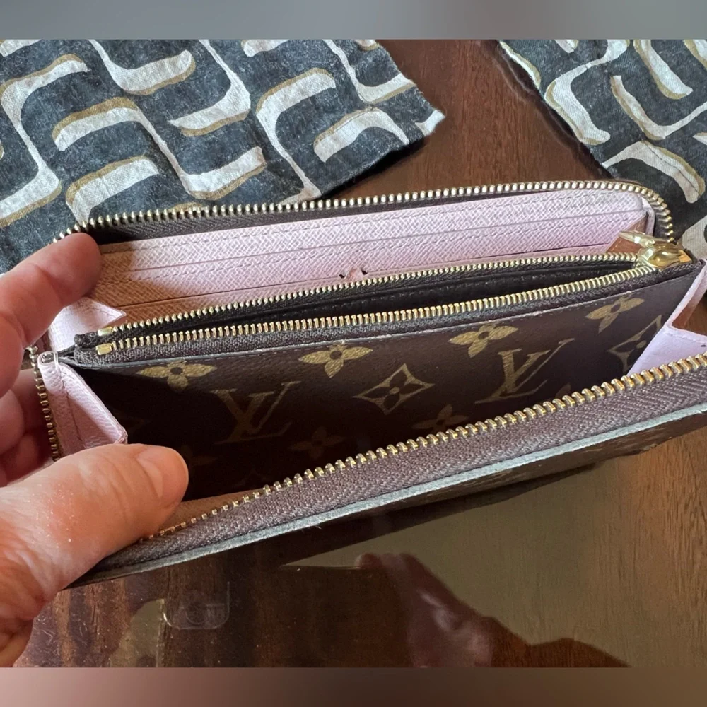 Authentic Louis Vuitton Rose Ballerine Pink and Brown Zipper Clemence zip Wallet - Picture 9 of 14